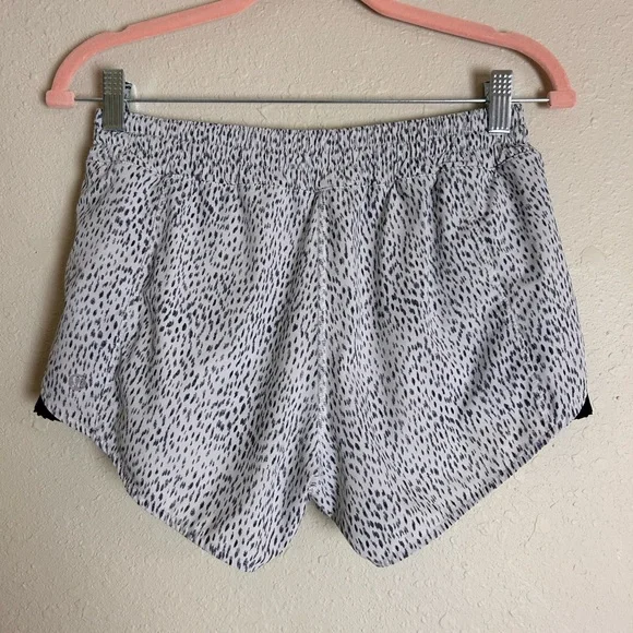 Lululemon Pleat To Street Short Dottie Dash White Black - Picture 3 of 5